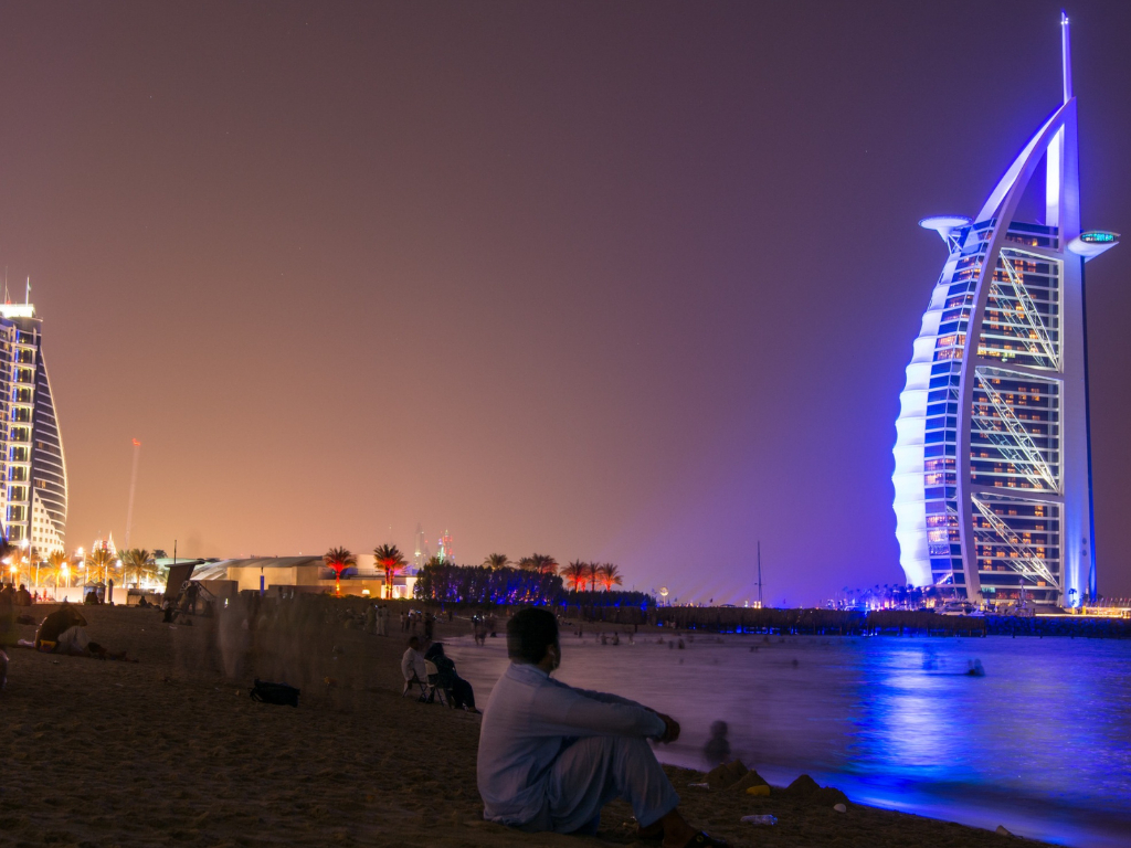 Exploring Dubai’s Night Beaches: A Cool Escape from the Summer Heat