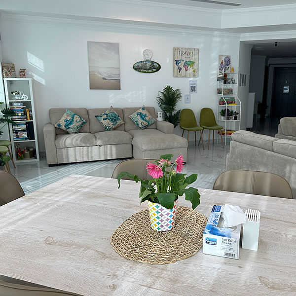 Perla Hostel - Dubai Marina front view